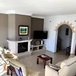 Villa Hermano With Views And Private Pool *